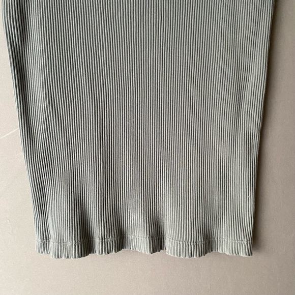 Uniqlo sz S ribbed tank top - Picture 7 of 8